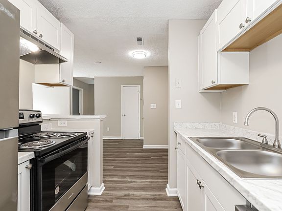 3rd image of 3712 West Ave #99