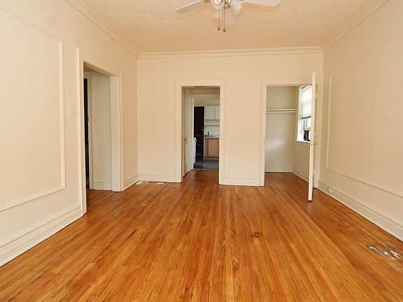 3rd image of 3621 N Broadway St APT 3S