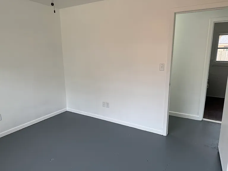 918 Roberts St — Photo 12