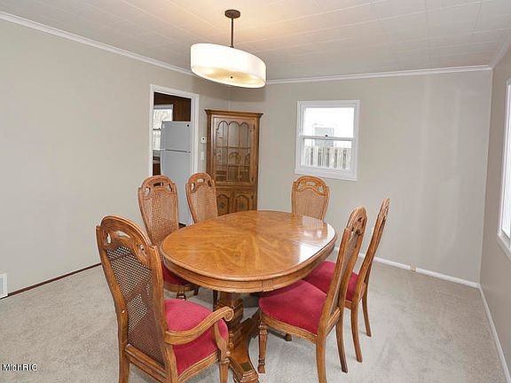 4th image of 823 Sunnock Ave
