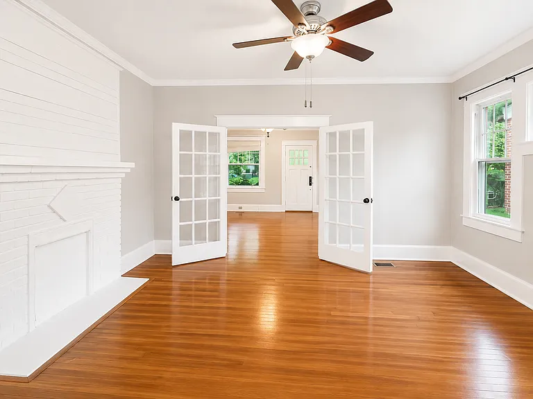 2124 Marion St — Photo 2