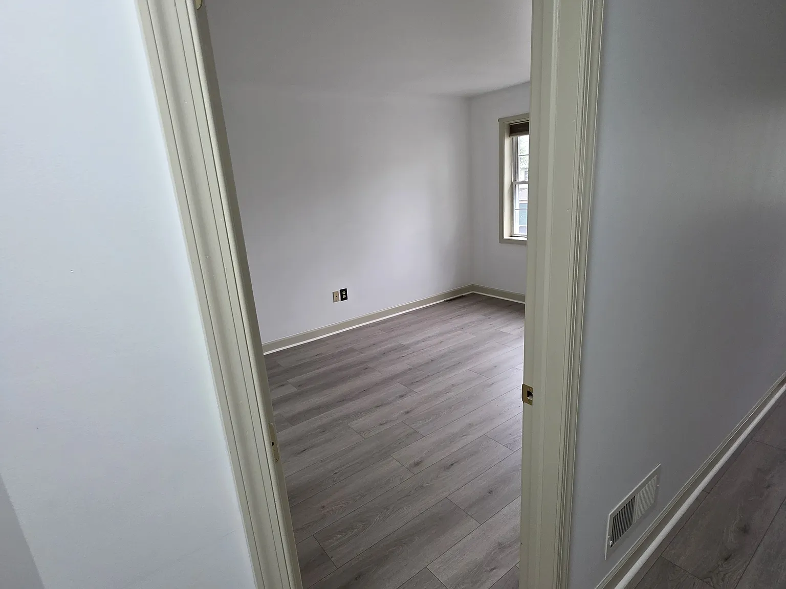 3 bed, 1973 sqft, $2,350 — Photo 2