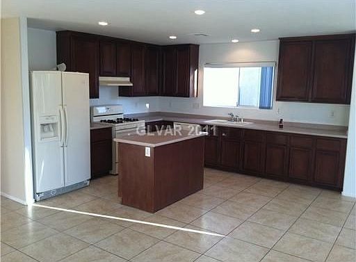 2nd image of 787 Airy Hill St
