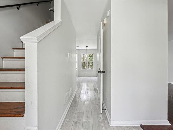 3rd image of 2205 Dresden Grn NW