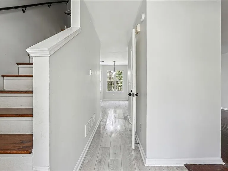 2205 Dresden Grn NW — Photo 3