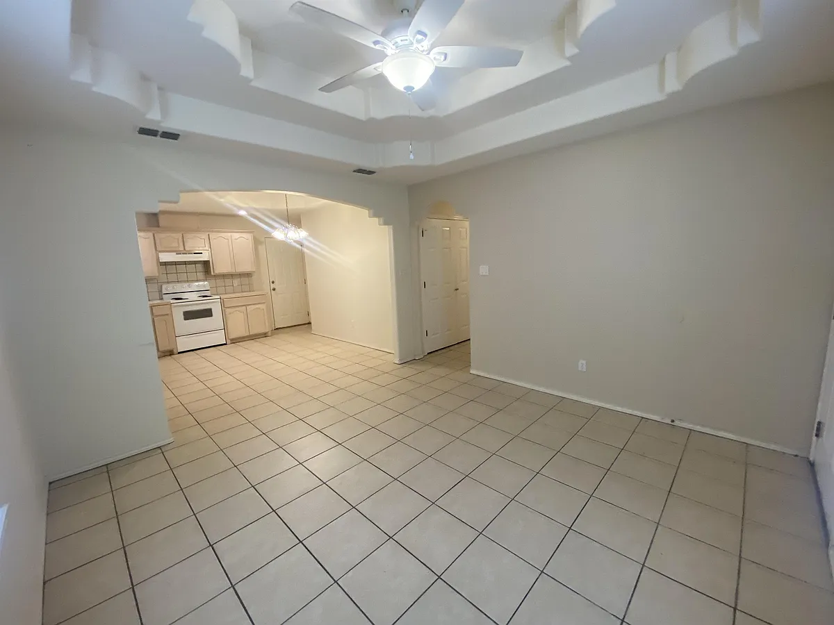 Building Photo - 2223 Moonlight Ln #4