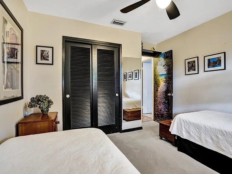 420 NE 36th St — Photo 33
