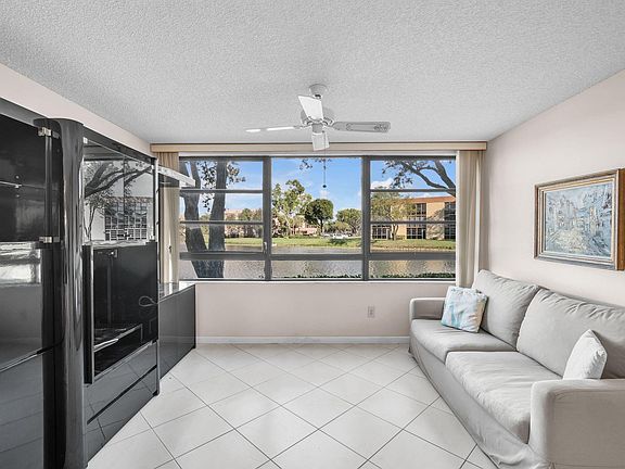 5th image of 10404 E Clairmont Circle #111