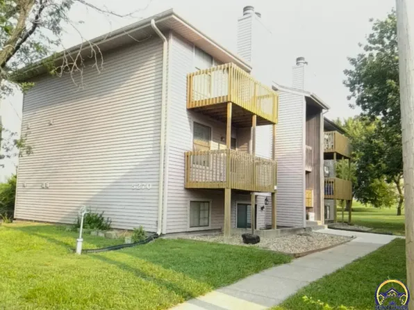 5270 SW West Dr APT E, Topeka, KS 66606