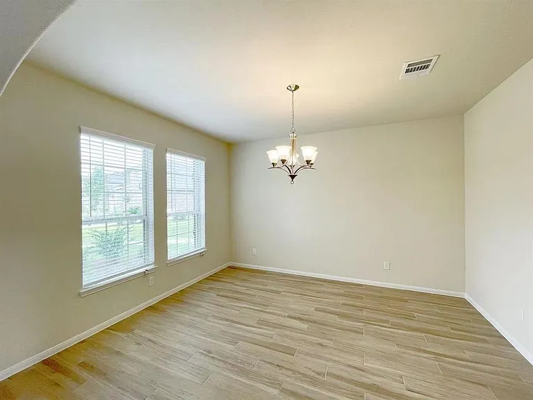 4403 Silvergrass Ln — Photo 3