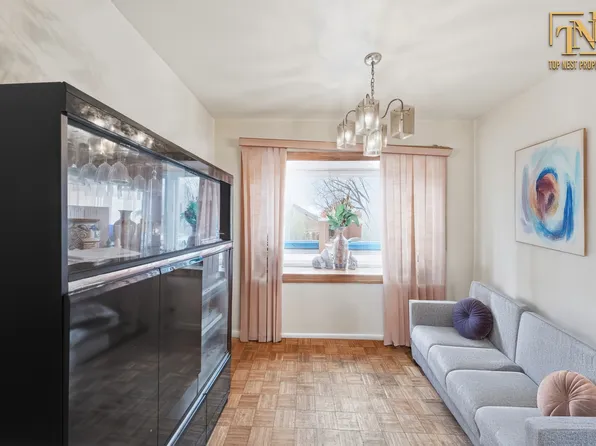 661 Euclid Avenue image 5 of 25