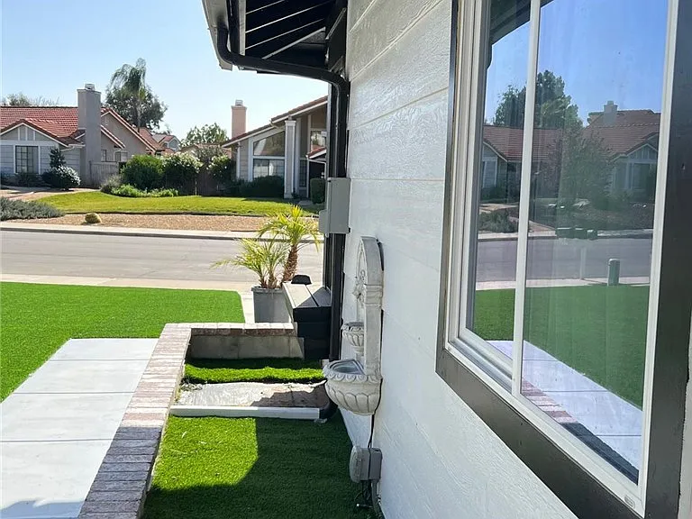 22862 Temet St — Photo 2