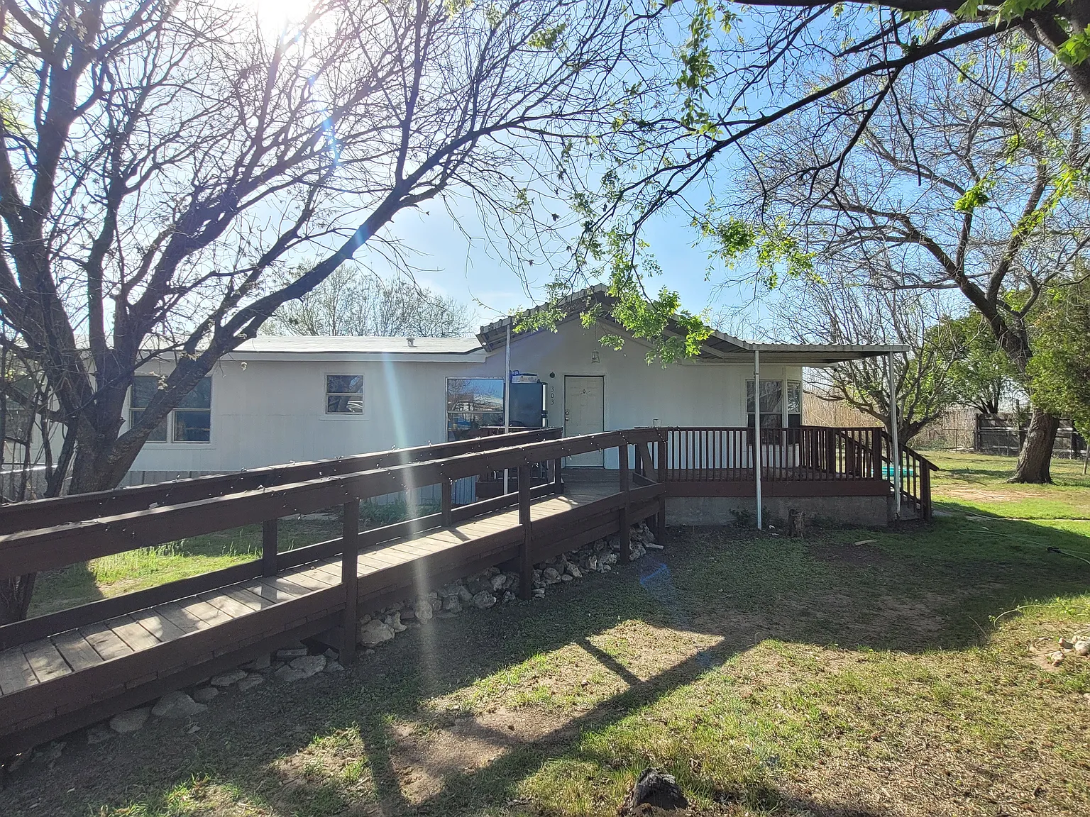 3 bed, 1936 sqft, $895 — Photo 1