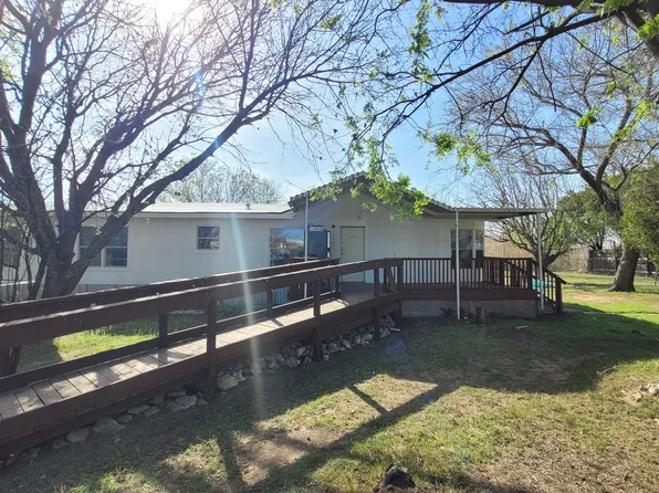 303 2nd St, Petrolia, TX 76377
