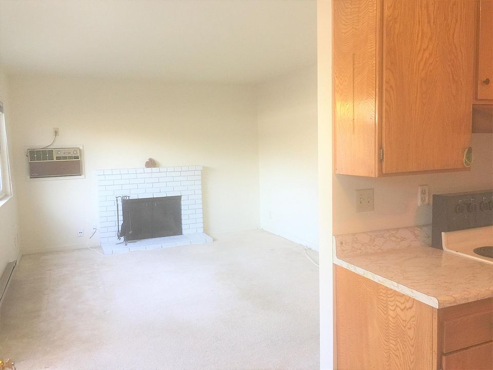 1st image of 1598 Albatross Dr APT 1