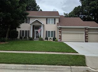 13415 Ridgeview Dr, Urbandale, IA 50323