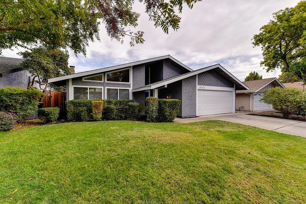 2713 Catania Way photo 1