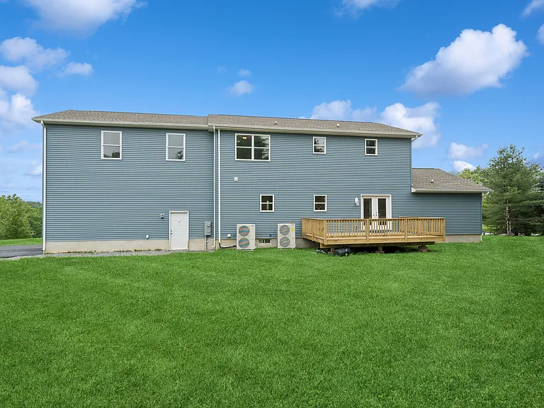 4 Sterling Dr — Photo 41