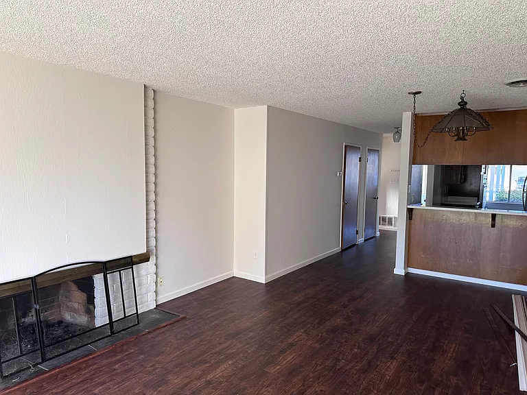 638 Radcliffe Dr — Photo 5
