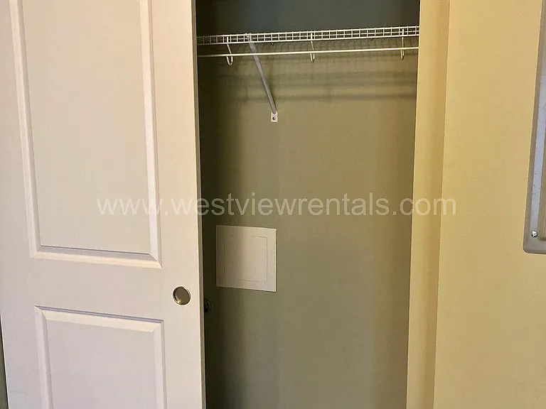 200 E Maple St — Photo 408