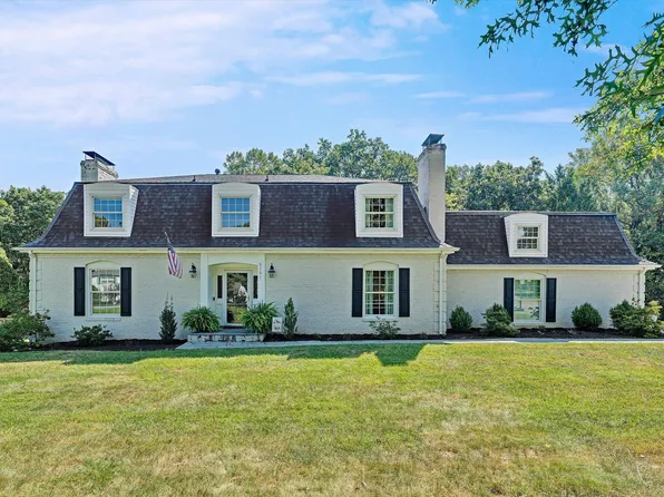 5151 Falcon Ridge Rd, Roanoke, VA 24018