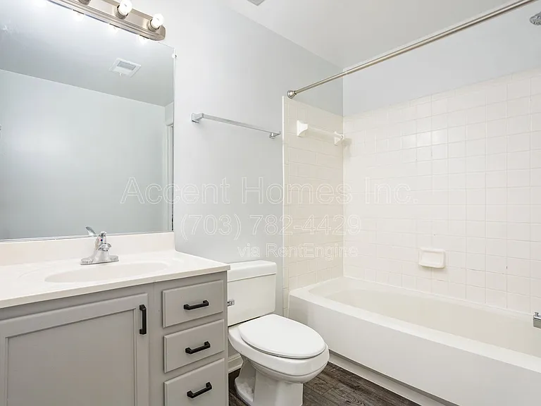 7301 Castleberg Ct — Photo 28