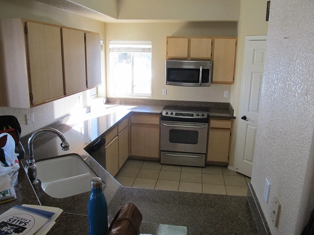 Building Photo - 4343 E Soliere Ave #2048
