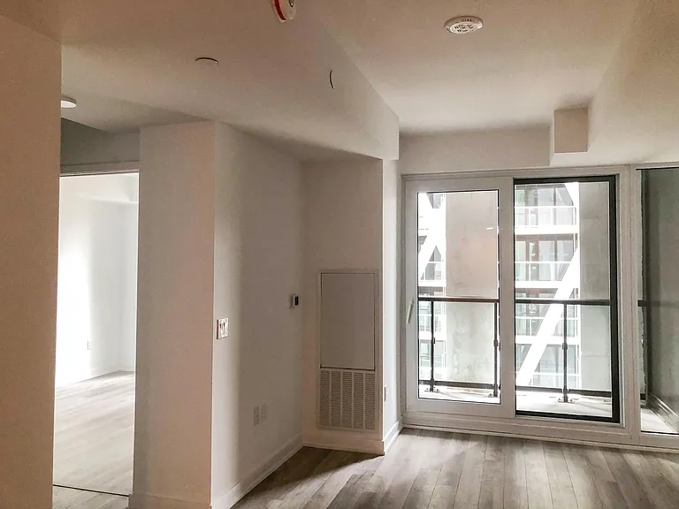 238 Simcoe St — Photo 5