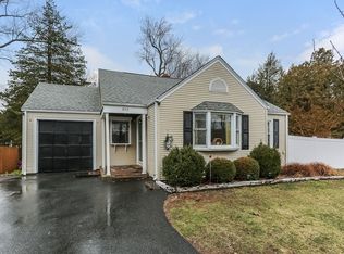 829 River Rd, Agawam, MA 01001