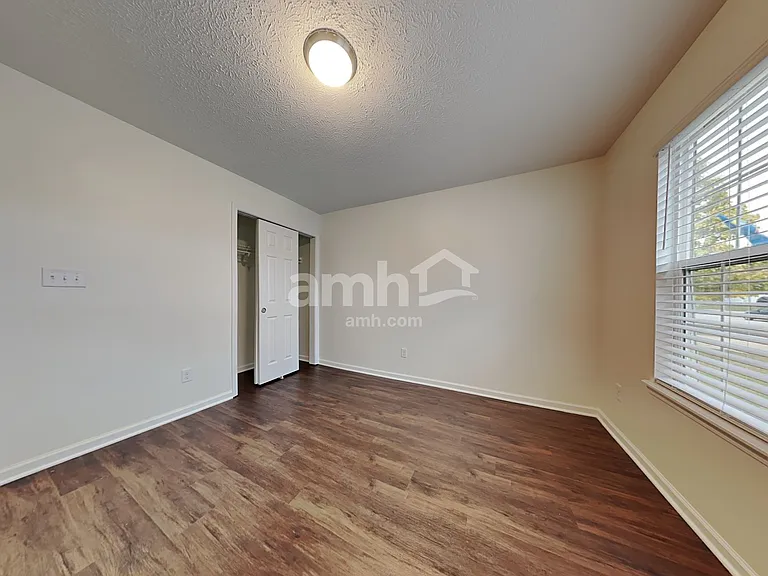 1070 Halifax Ln — Photo 15