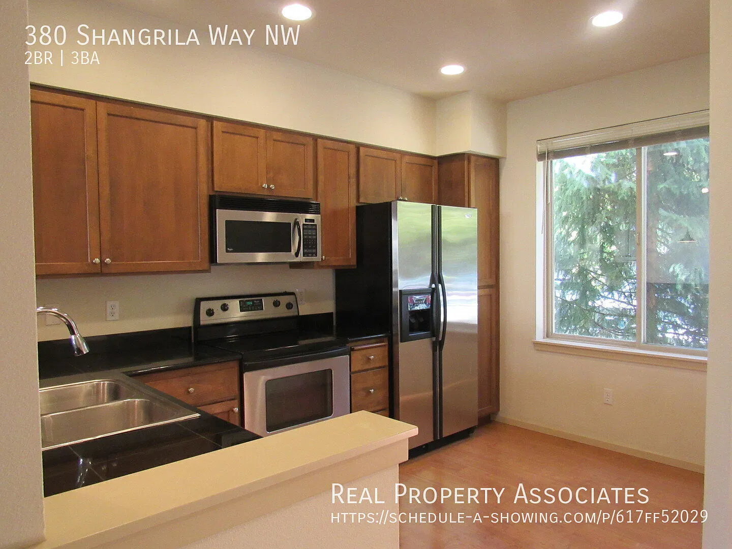 Issaquah Townhome For Rent w/ Garage — Photo 3
