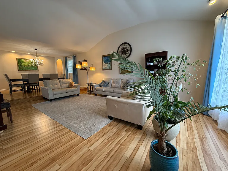 806 Warfield Ln — Photo 38