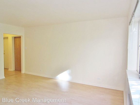 5th image of 680 N Pearl St APT 1