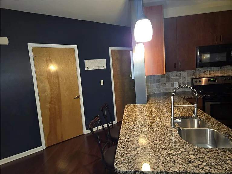 898 Oak St SW #3203 — Photo 10