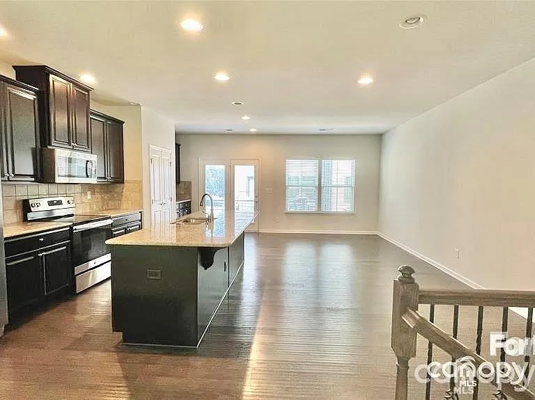 1519 S Church St — Photo 3