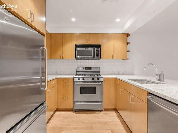 5th image of 15 Saint Lukes Pl #1