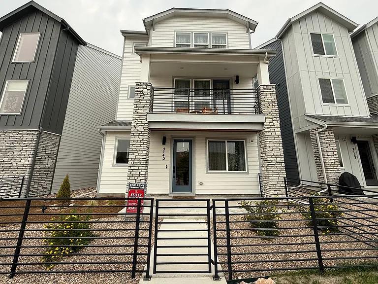 2143 Arikaree Hts — Photo 1