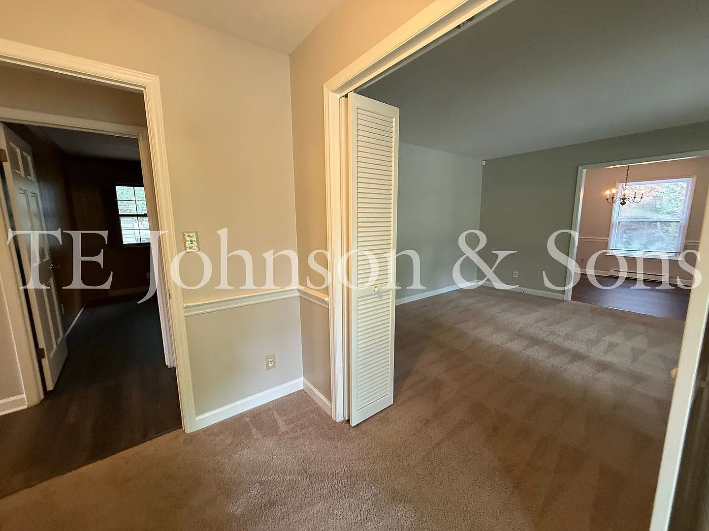 Spacious One Level Home with Den, Granite Kitchen Island, and 2 Car Carport — Photo 4