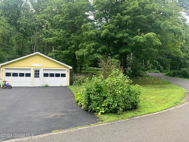 4th image of 360 Daniels Road