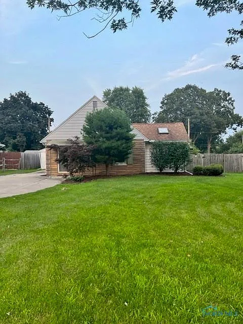 5858 Recamper Dr photo 1