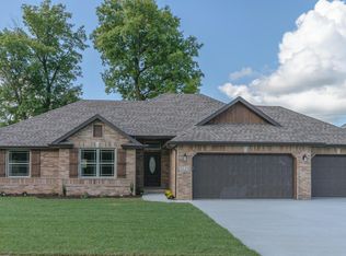 3227 W Smith St, Springfield, MO 65803