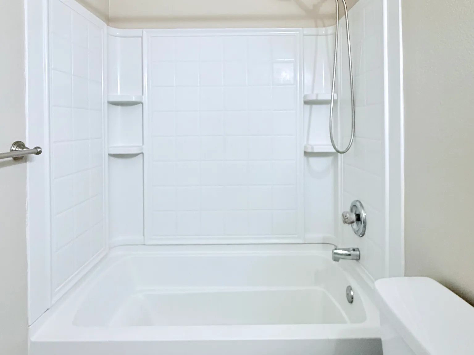 4 bed, 1698 sqft, $4,200 — Photo 4