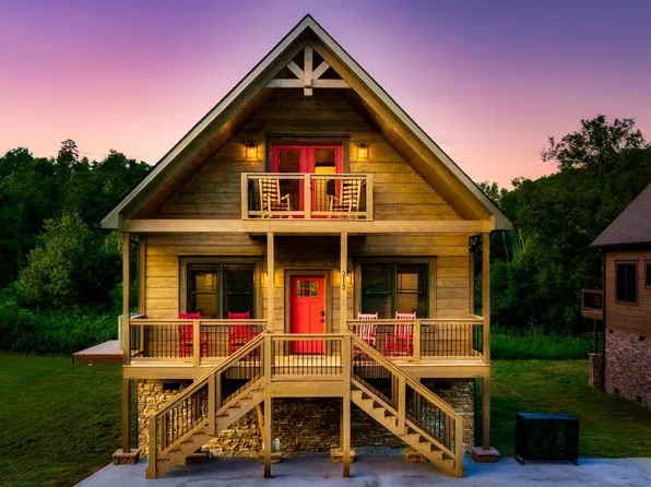 3112 Cherokee Valley Dr, Pigeon Forge, TN 37862