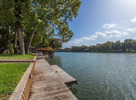 4th image of 350 Meadow Lake Dr