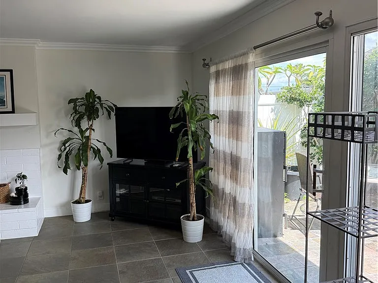 2522 University Dr — Photo 8