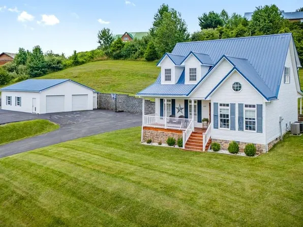 472 Evas Walk, Pounding Mill, VA 24637