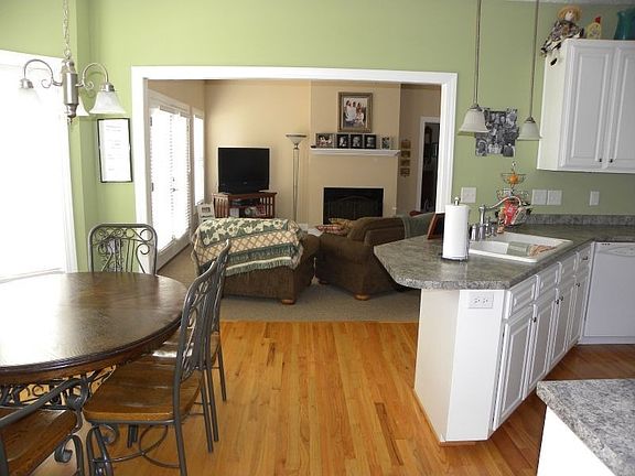 4th image of 221 Macgregor Ln