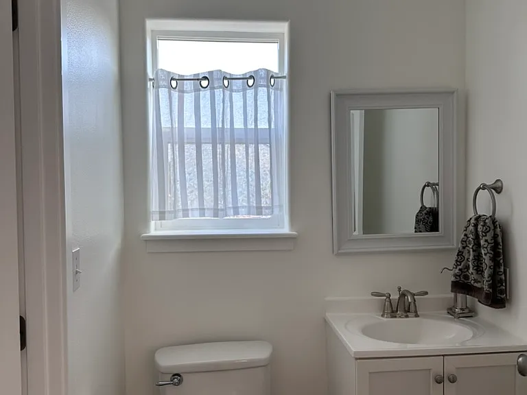 Bathroom on-suite for all bedrooms