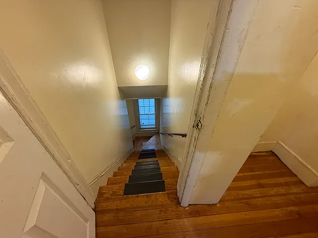 4 bed, 9999 sqft, $2,900 — Photo 3
