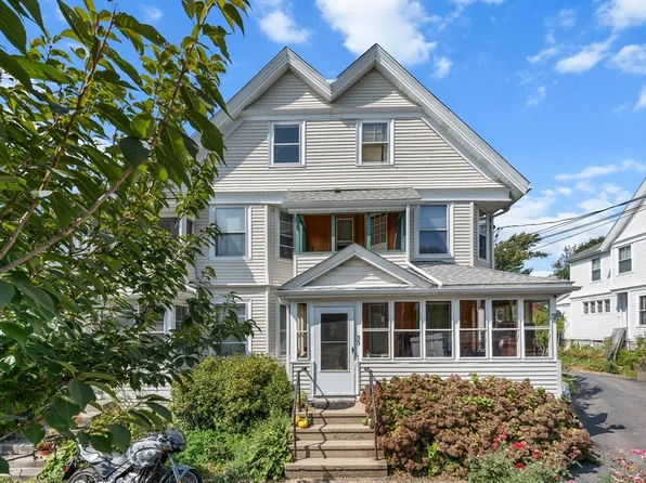 33 Dexter Ave #33, Watertown, MA 02472